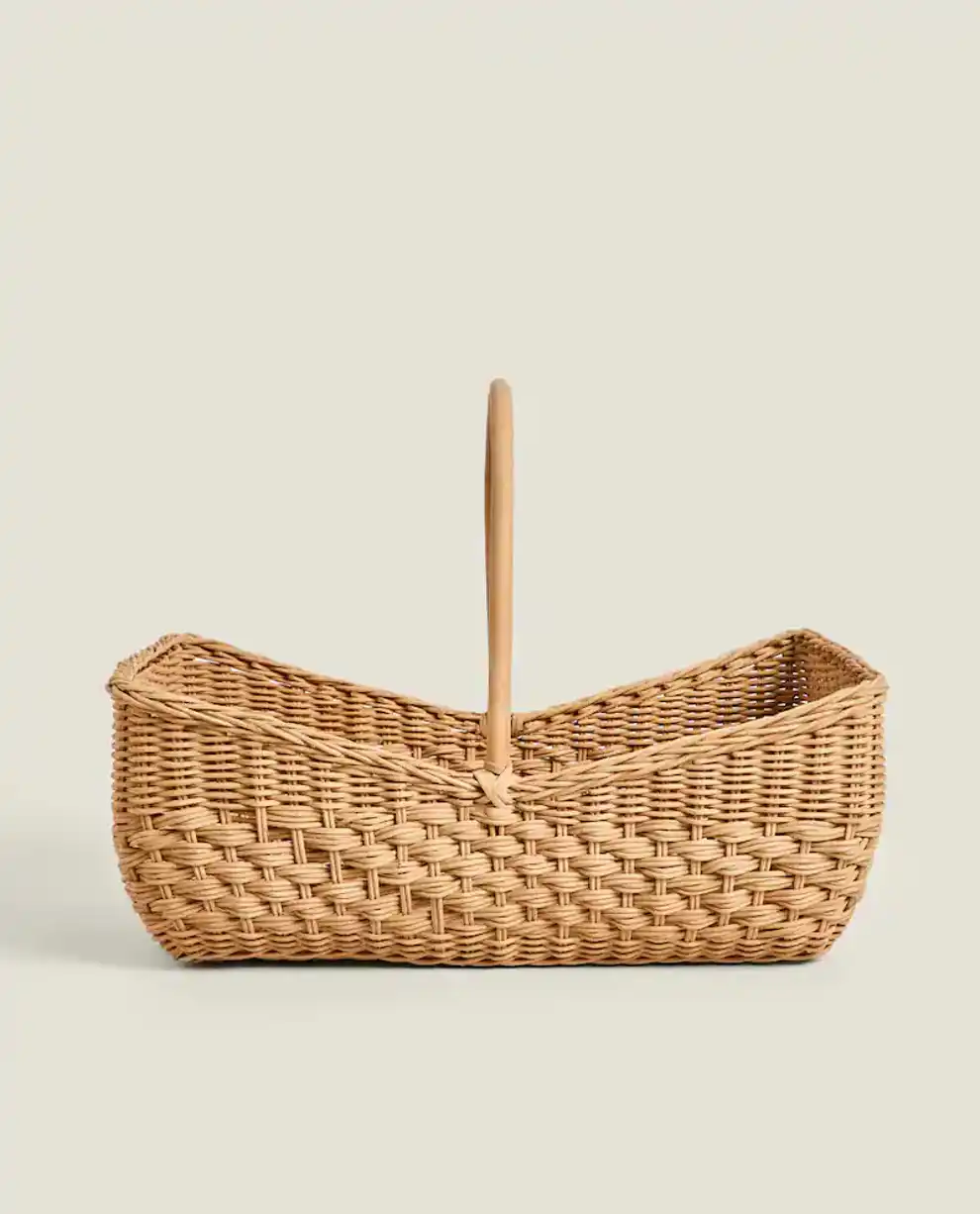 Cesta trenzada con asa central