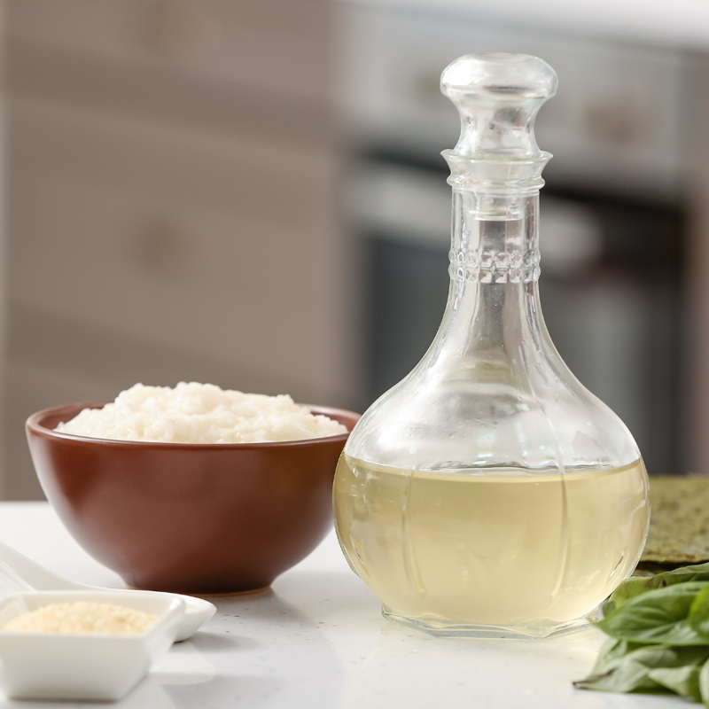 Todo sobre el vinagre blanco destilado: qué es, cómo se usa y qué puedes limpiar con él