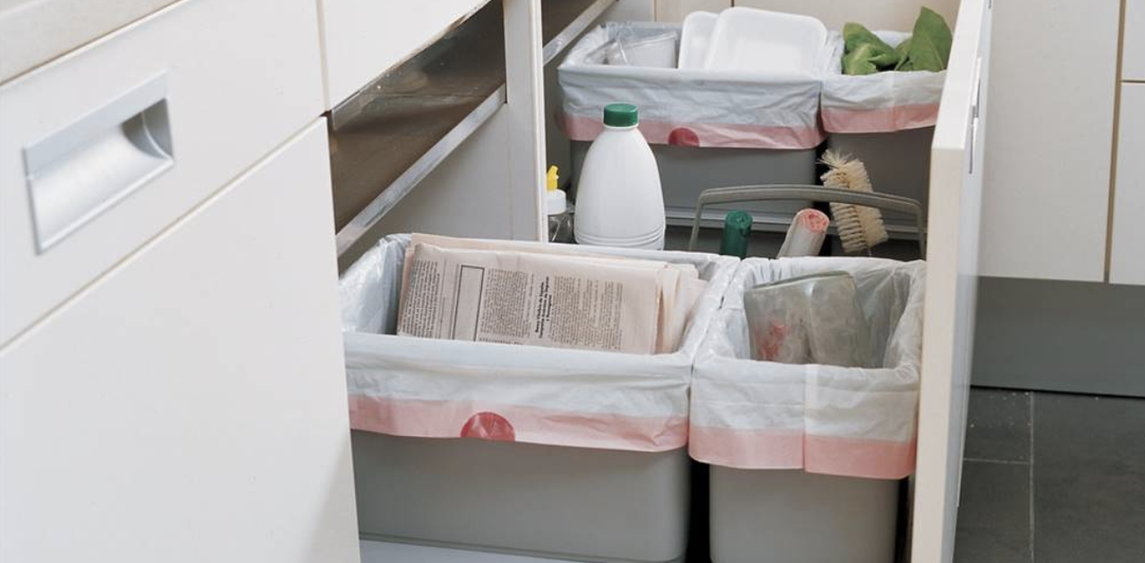 Cómo limpiar el cubo de la basura y evitar los malos olores