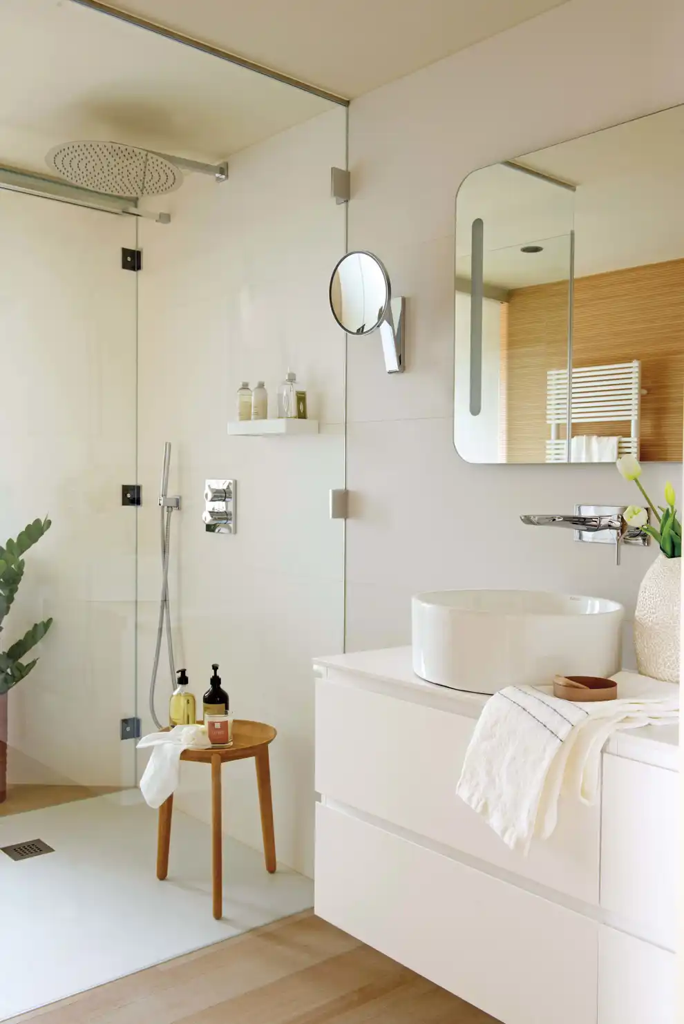 Baño con ducha y mueble volado blanco 00531316 copia