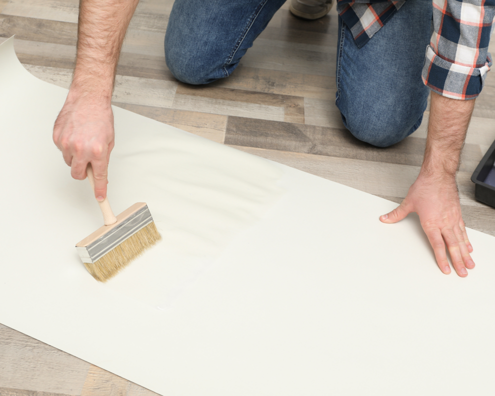 como revestir la pared con papel pintado