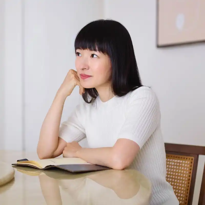 ¿Quieres ordenar los bolsos como lo hace Marie Kondo?