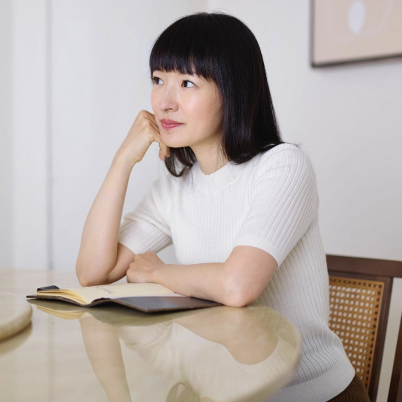 Palabra de gurú: así es cómo dobla la ropa interior la mismísima Marie Kondo 