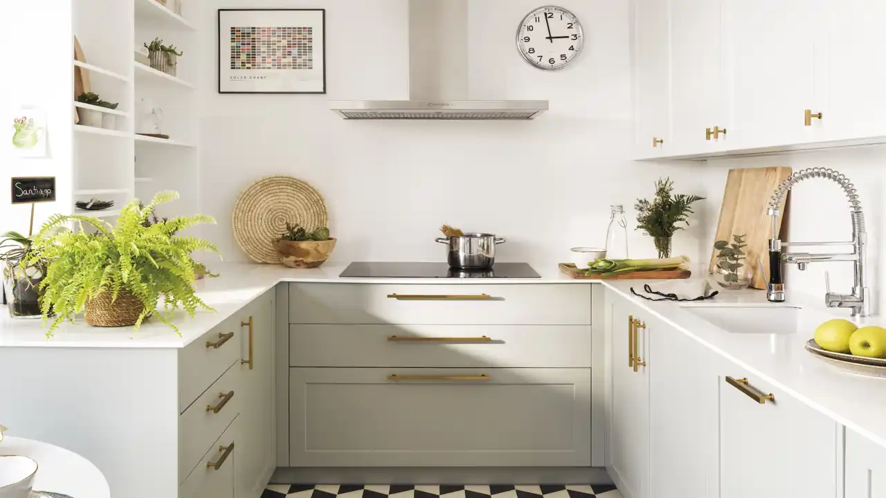 cocina con muebles blancos y grises 00511503