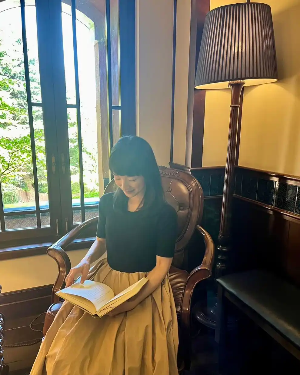 Marie Kondo leyendo un libro