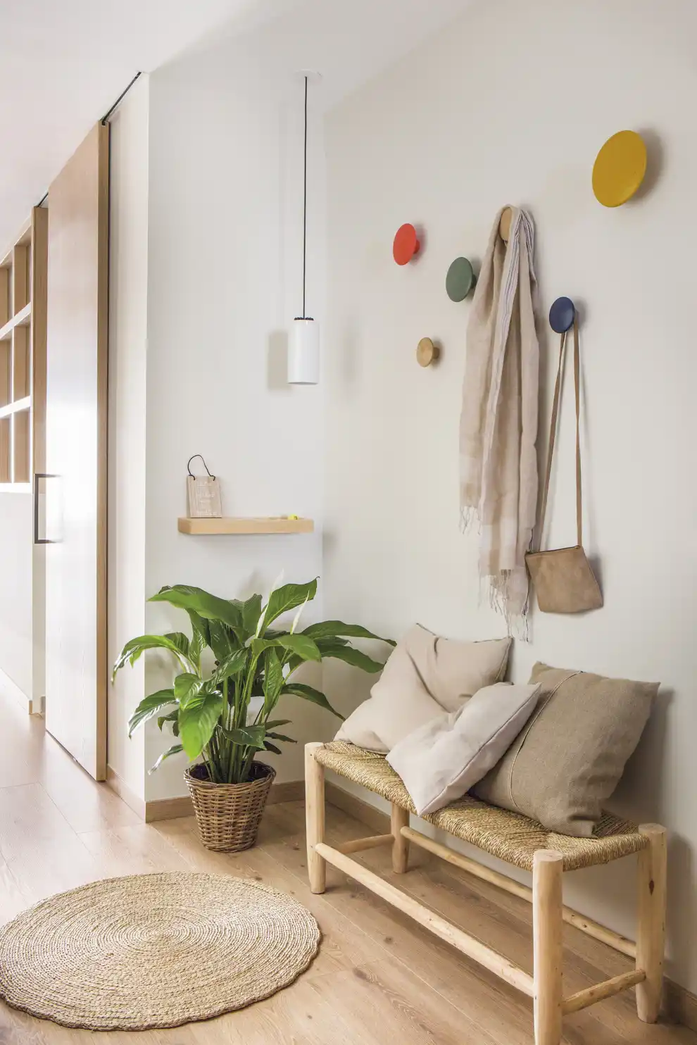7 ideas para decorar la pared del recibidor para que parezca mas grande. Con poco tiempo e inversion