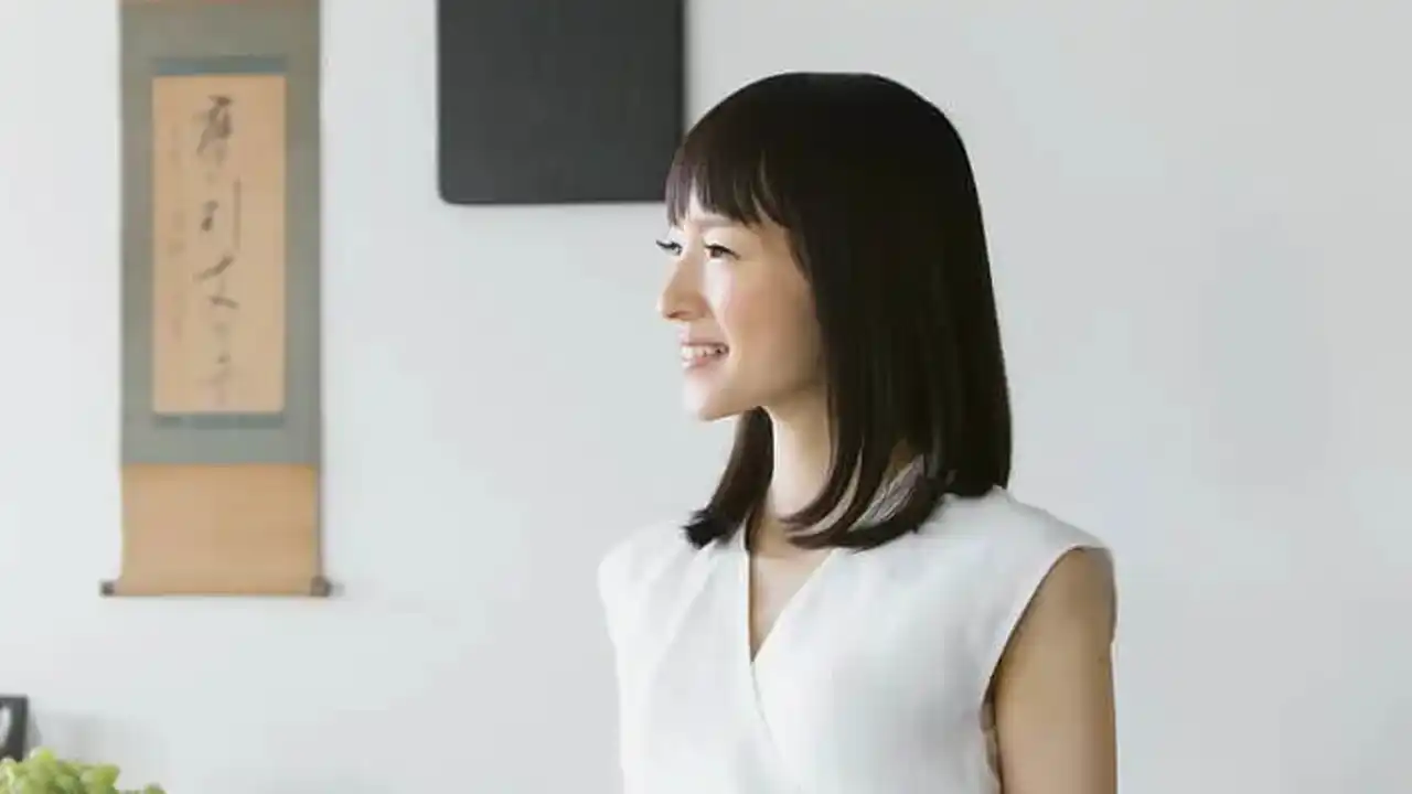 Cómo ordenar el armario como Marie Kondo: aplica el método KonMari para organizar tu ropa