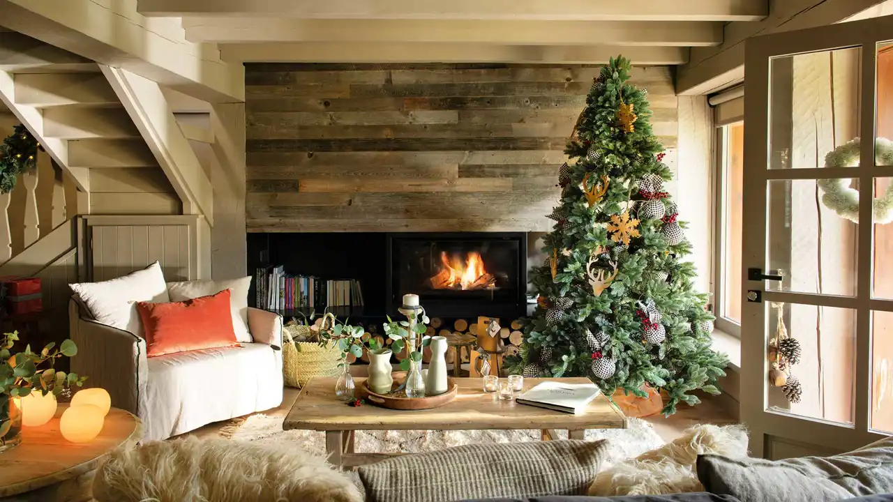 Decora el árbol de Navidad como una experta: este es el paso a paso para conseguir un look de revista