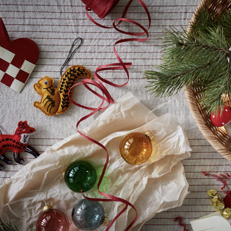 IKEA se adelanta a la Navidad con su nueva colección de adornos navideños coloristas y sorprendentes