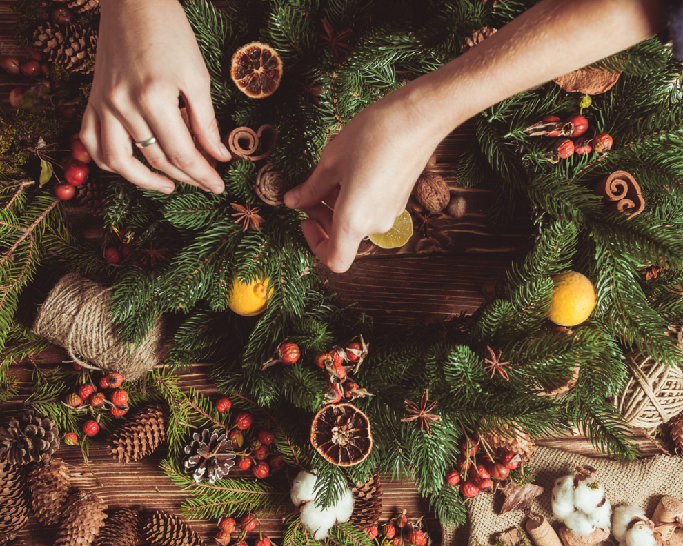 Coronas y guirnaldas con elementos naturales - Navidad