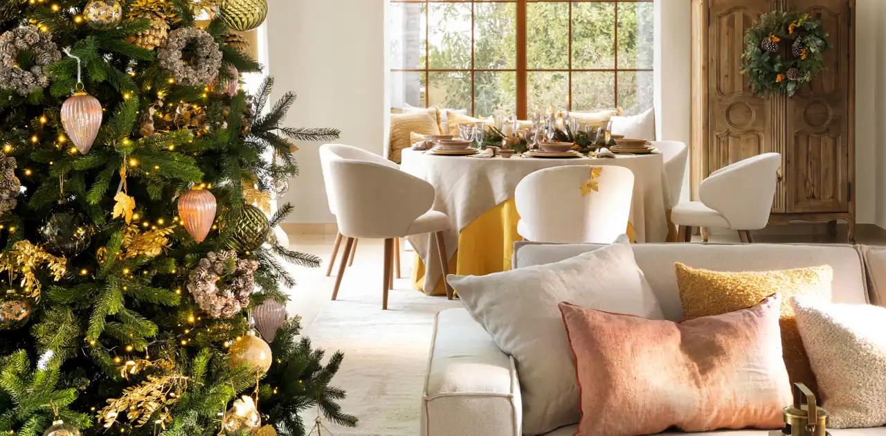 7 Tendencias para una Navidad 2024-2025 clásica: árboles tradicionales,  blanco y dorado y adornos que no pasan de moda, image size:1280x630