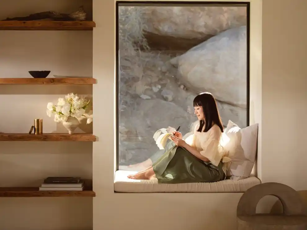 Grandes ventanales y mucho luz en la casa de Marie Kondo