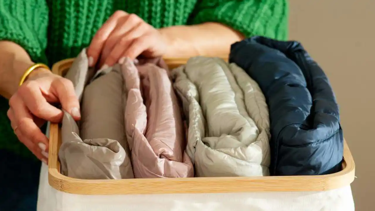 Cómo doblar abrigos según el método KonMari