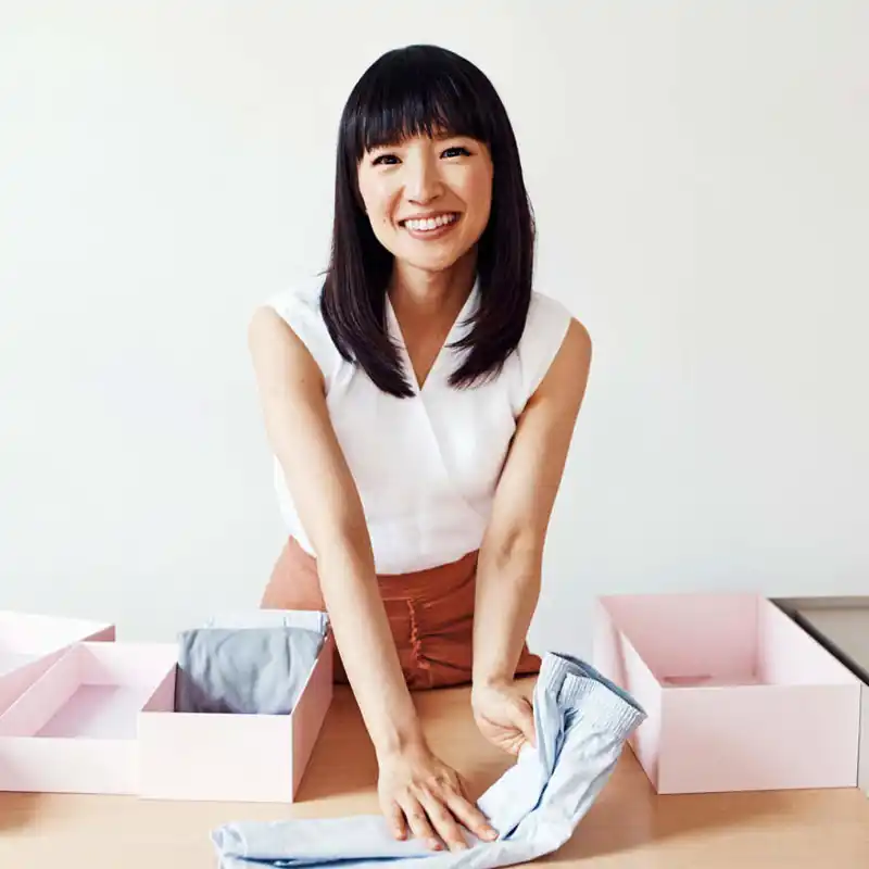 Las 6 reglas básicas que aplica Marie Kondo para ordenar y transformar tu casa (y ninguna es el doblado vertical)