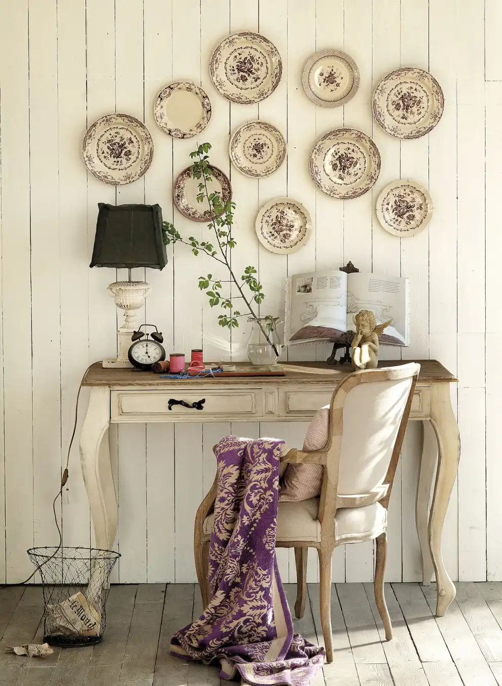 Pared decorada con platos vintage