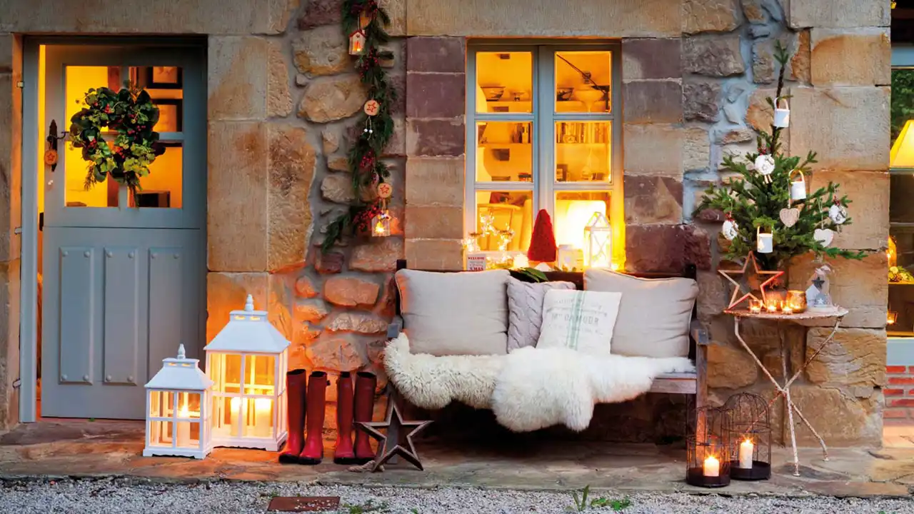 Inspiración de decoración navideña para tu porche, terraza o balcón.