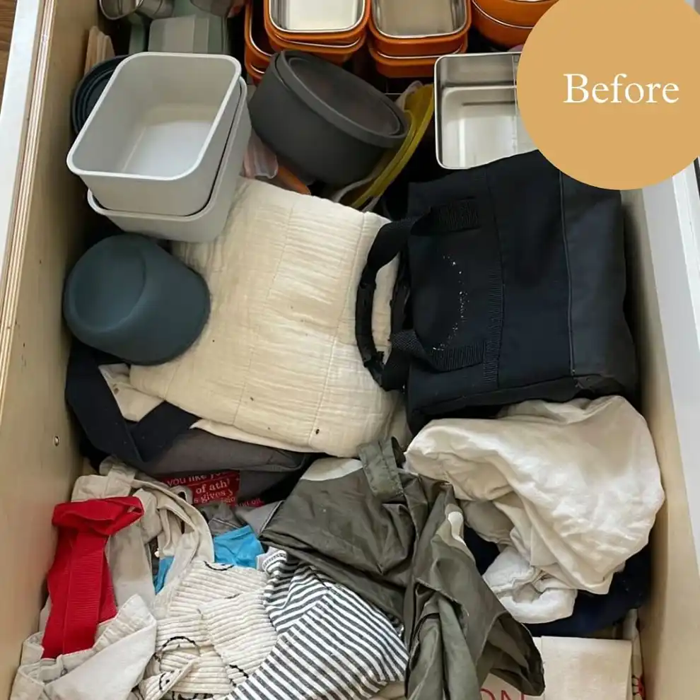 Antes de organizar un cajón de los tuppers con el método KonMari