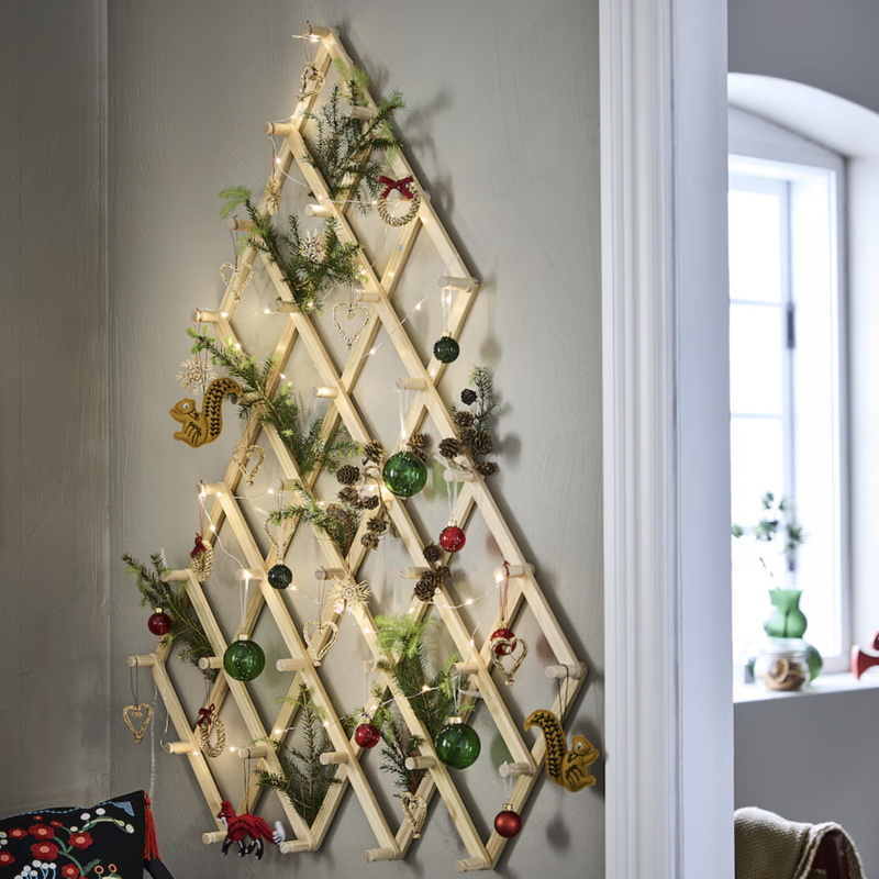 Con esta idea de Ikea tendrás un árbol de Navidad original que no te ocupará espacio por solo 13 euros