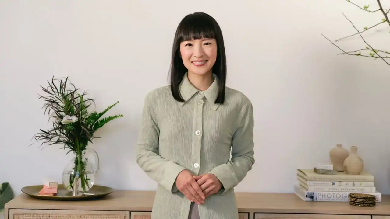 Estos son los trucos de Marie Kondo para descartar las prendas de ropa: ¿serán para tirar, donar o regalar?