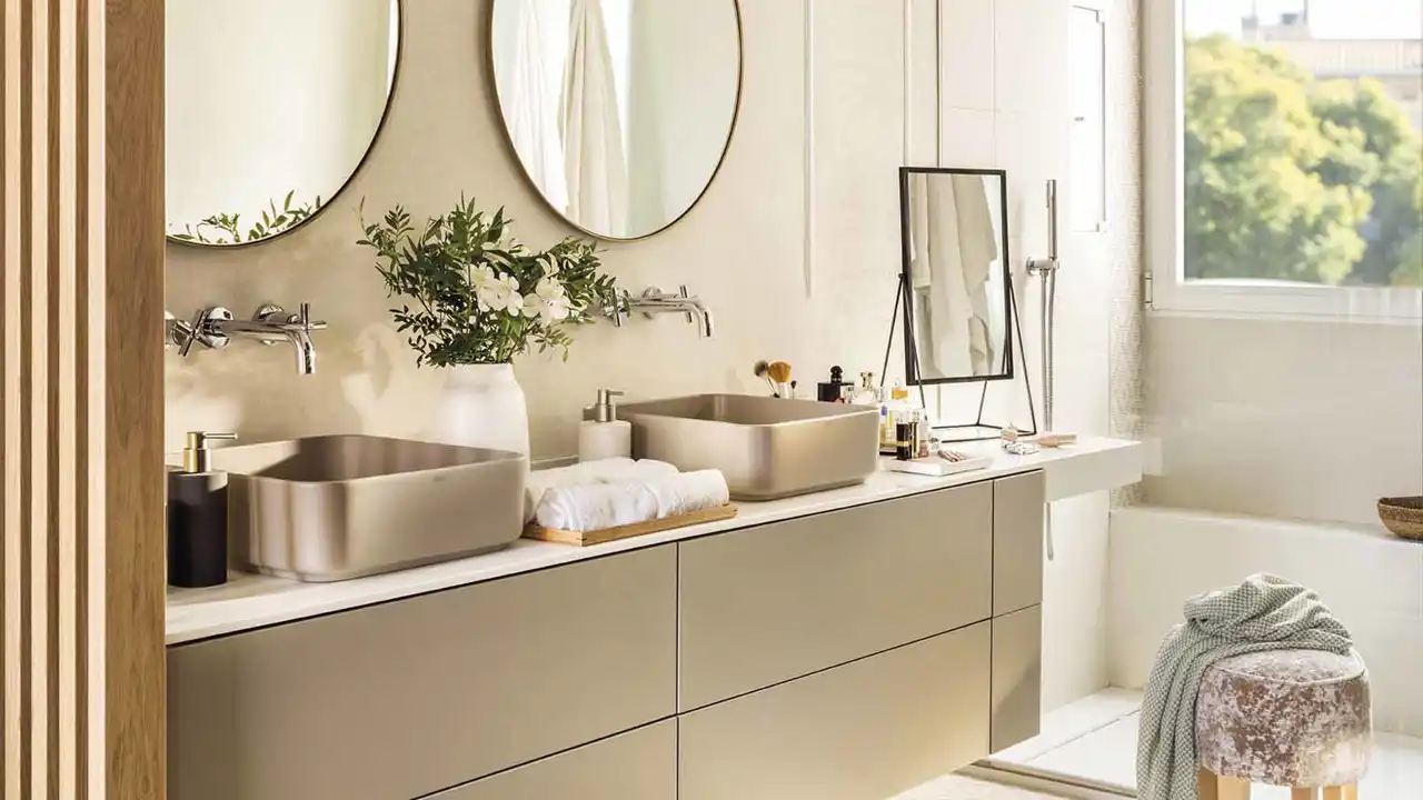 Baño con lavamanos de sobreencimera y ducha 0493570