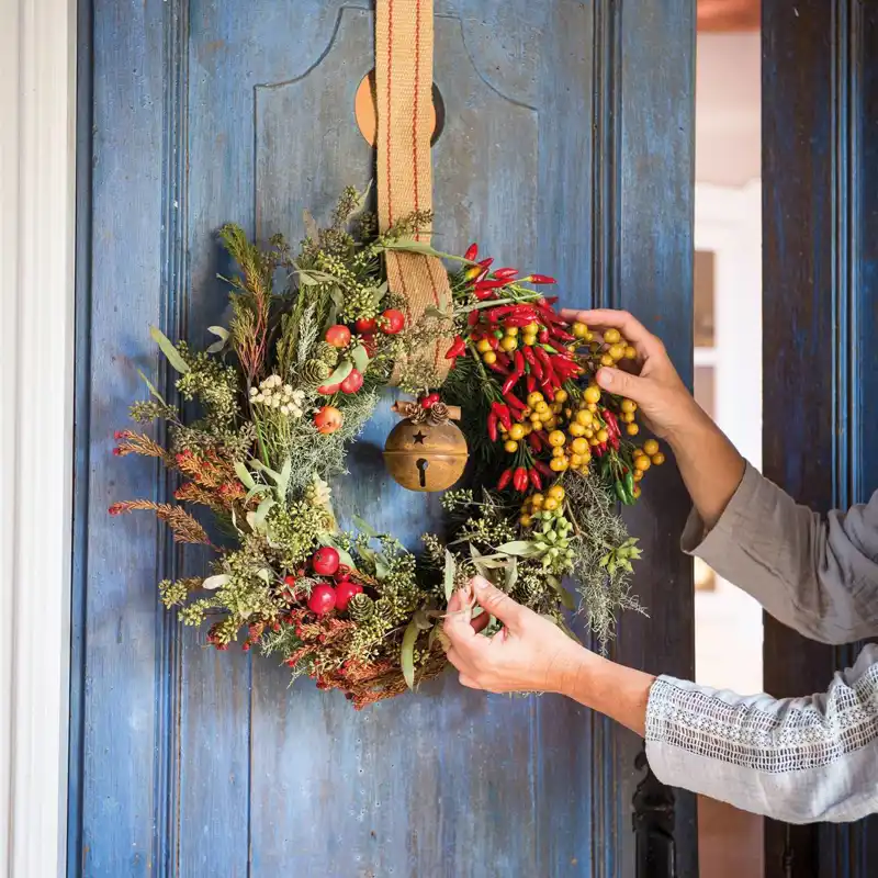 Llena de color y espíritu navideño tus puertas y ventanas con estas coronas de Navidad de El Corte Inglés