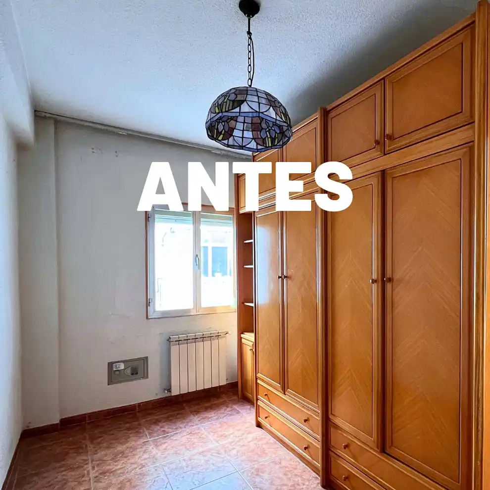 Antes: Habitación vacía con armario grande