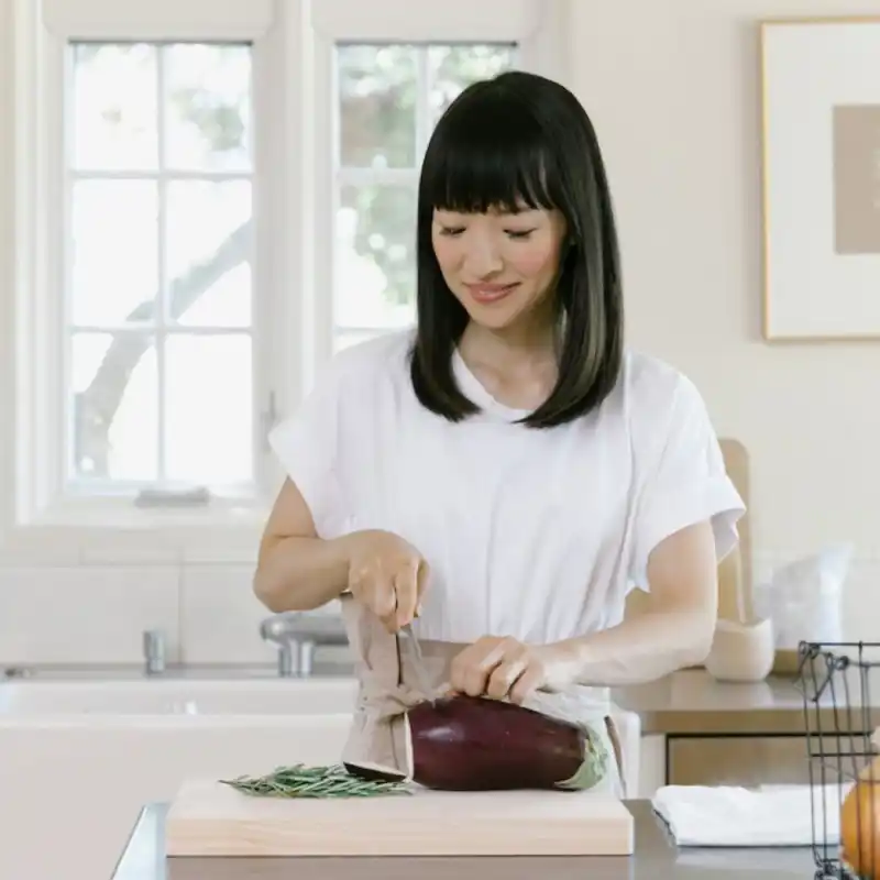 ANTES Y DESPUÉS: esta cocina era un caos hasta que el método KonMari llegó a sus cajones