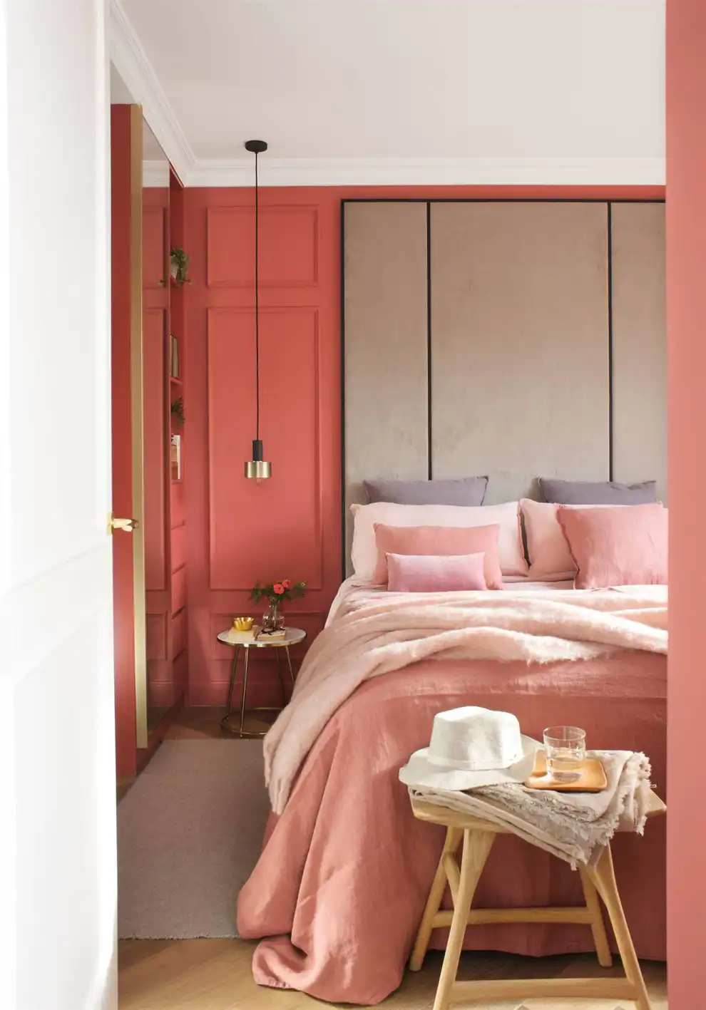 00470676 Dormitorio invernal con mucho color