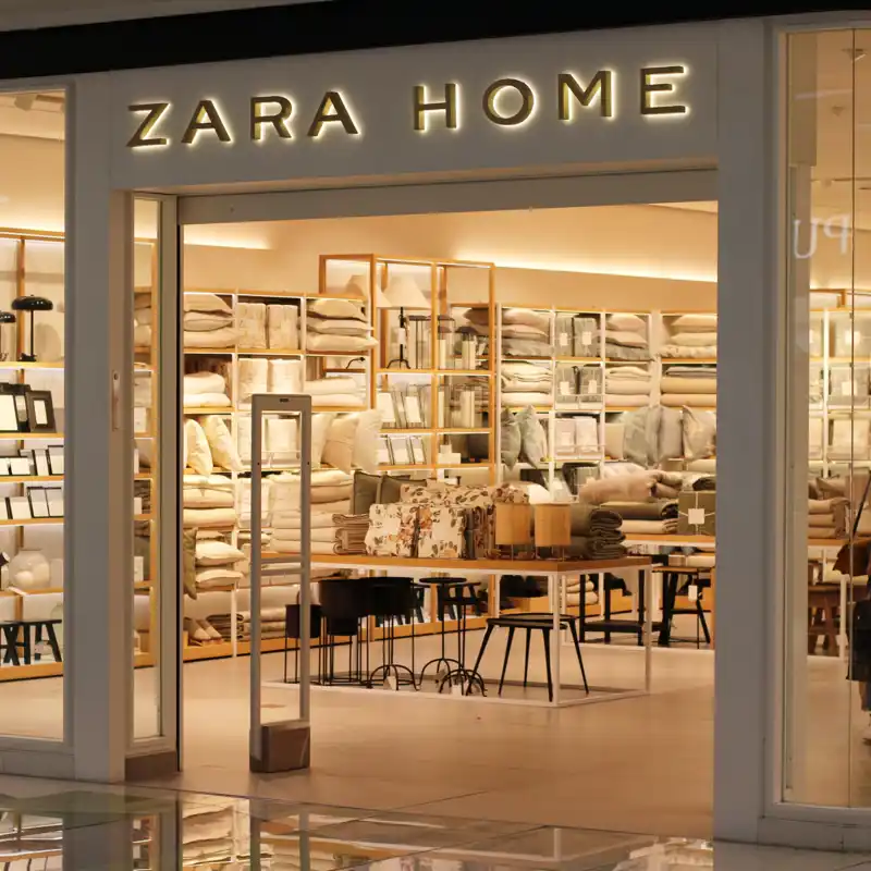 Colas en Zara Home por este mini mueble versátil con ruedas, estante y armario que te cabe en cualquier rincón