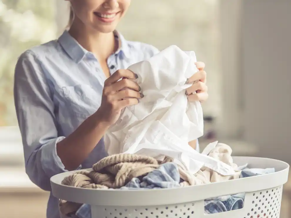 Estos trucos son buenísimos para eliminar las manchas amarillas de la ropa blanca