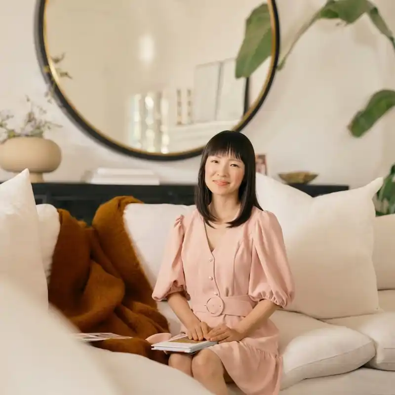 Marie Kondo, experta en orden: “Cuando un objeto te despierta alegría, sientes un pequeño cosquilleo, como si las células de tu cuerpo se elevaran lentamente"