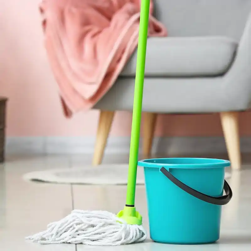 Ni lejía, ni amoniaco: estas son las dos fórmulas infalibles para limpiar las juntas negras de tus azulejos sin dañarlas