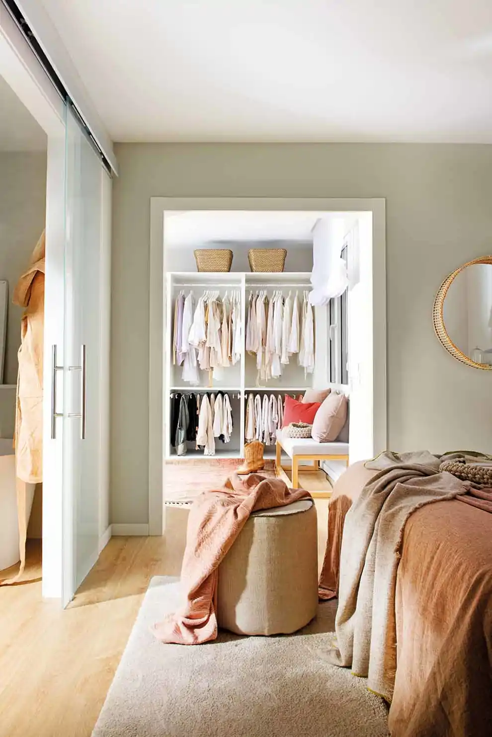 Dormitorio con vestidor en suite 00513210 ALT 00005947 (1)