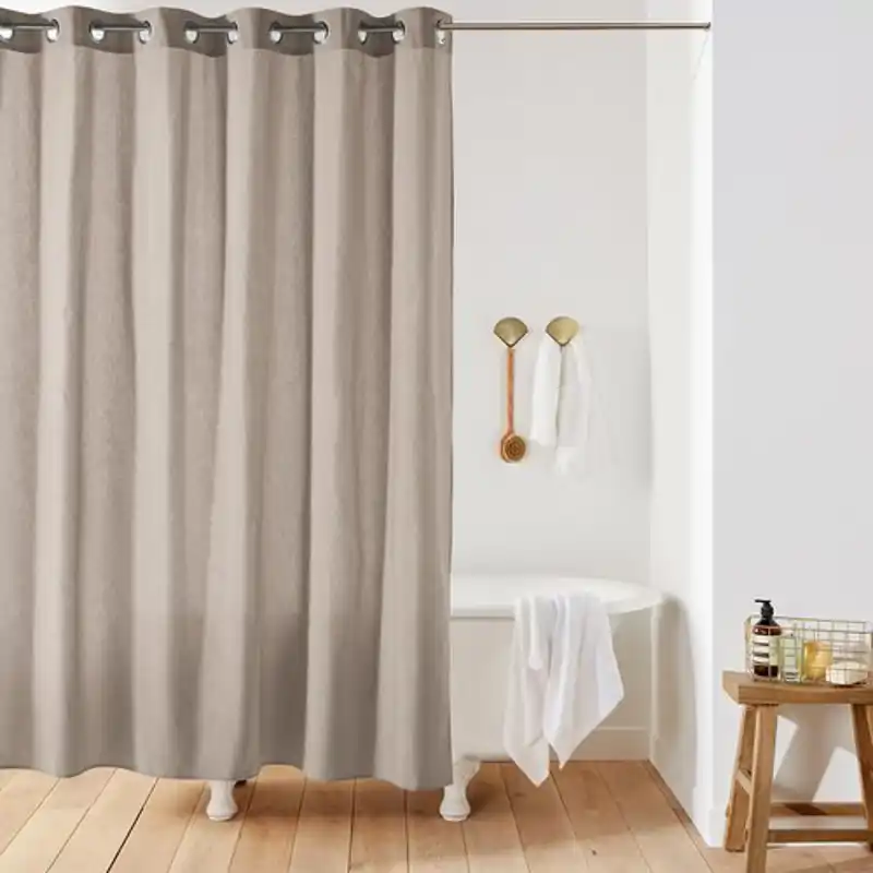 Adiós manchas amarillas y moho de tus cortinas de ducha con este truco de experta