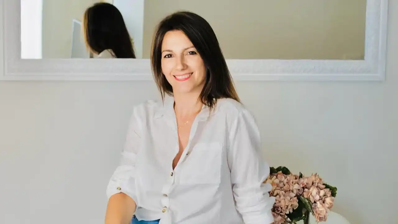 Eva Navarro, experta en limpieza: "Ni patata, ni papel de aluminio. El truco de mi abuela para eliminar el óxido de las tijeras de la cocina es usar CIF"