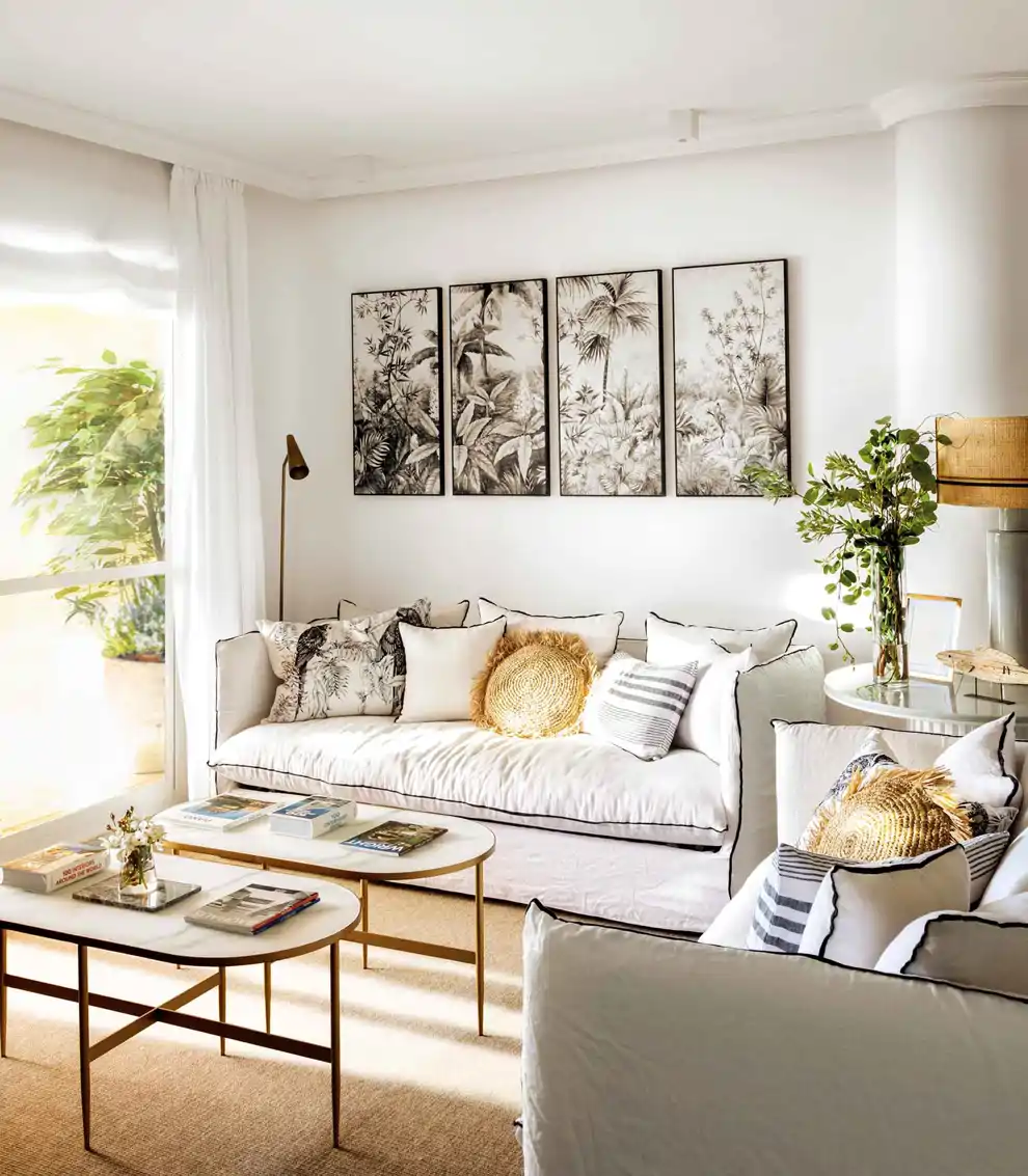 El Feng Shui recomienda colocar el sofá sobre una pared sólida y en una ubicación desde donde te sea fácil ver quien entra por la puerta del salón