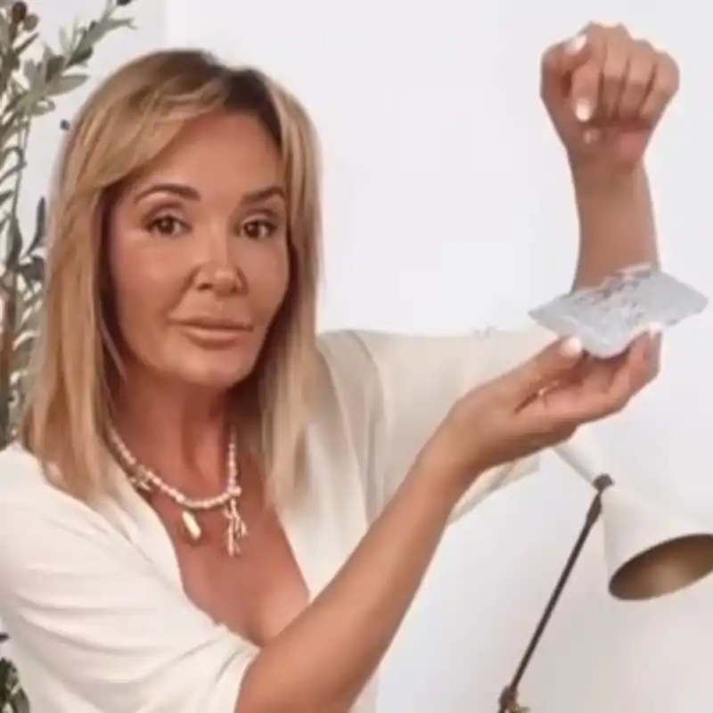 Tamara Sánchez, experta en limpieza: "El gel hidroalcohólico con lavavajillas es mano de santo para quitar las manchas de tinta"