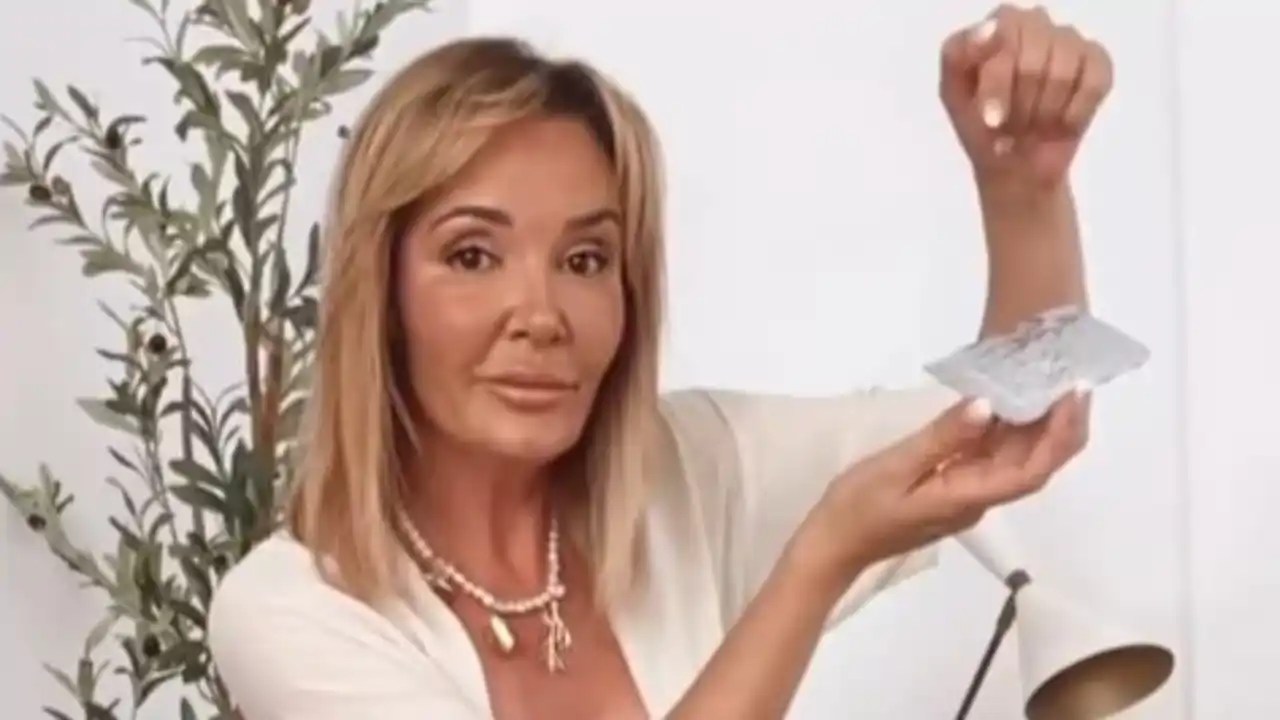 Tamara Sánchez, experta en limpieza: "El gel hidroalcohólico con lavavajillas es mano de santo para quitar las manchas de tinta"