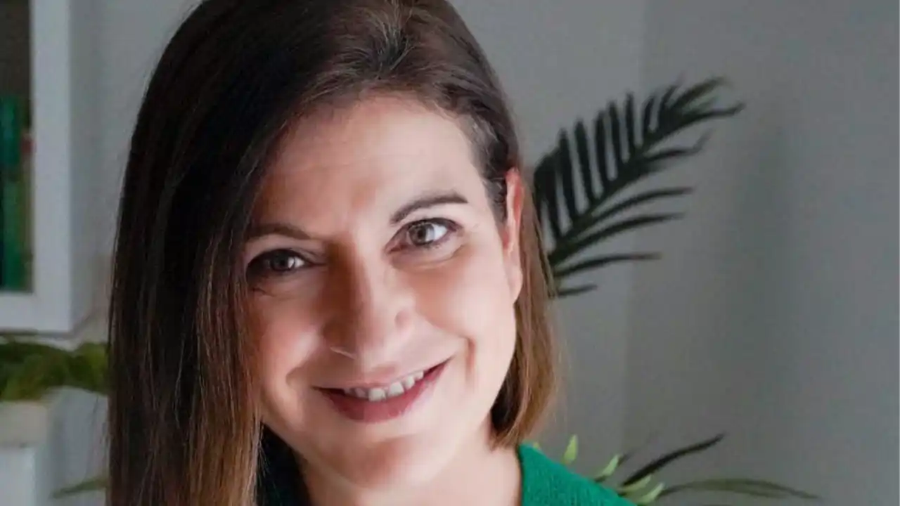 Eva Ruiz, experta en limpieza: "Despega la grasa de la fuente del horno con una mezcla de bicarbonato y vinagre. No tendrás ni que frotar"