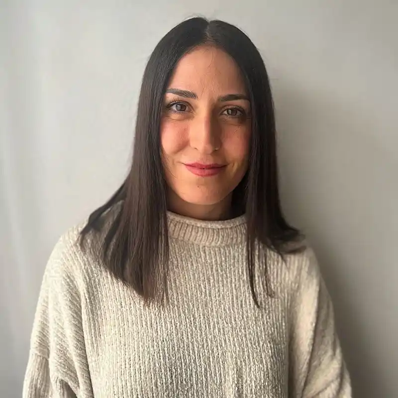 Eli Jiménez, experta en limpieza "La mezcla de agua oxigenada, bicarbonato y lavavajillas es mano de santo para eliminar el moho del baño" 