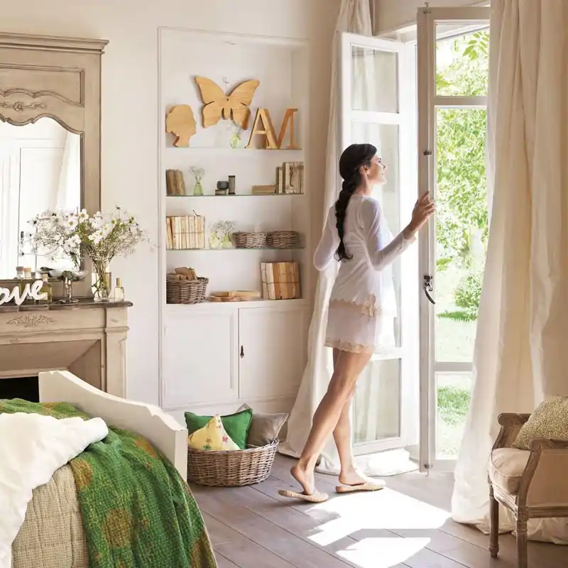 Montserrat Beltrán, experta en Feng Shui: "Deja las persianas tres dedos levantadas al salir de casa para que entre la luz y fluya la energía"