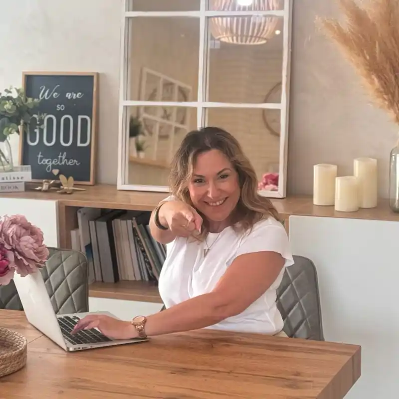 Vanesa Luna, experta en limpieza: "Las cáscaras de huevo y el bicarbonato son mis ingredientes estrella para limpiar el culo de las sartenes" 