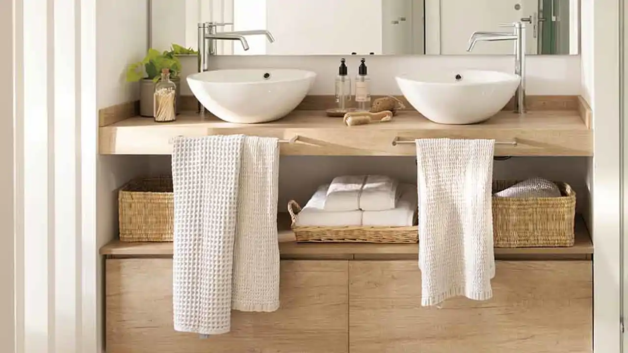 Bueno, bonito y barato. Gracias al nuevo mueble de baño de LIDL mi baño está en orden y parece más grande por menos de 35 euros