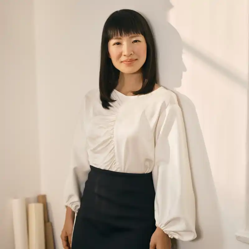 Marie Kondo, experta en orden: "Nunca guardes los calcetines haciendo una bola con ellos. Así están en tensión y no descansan"