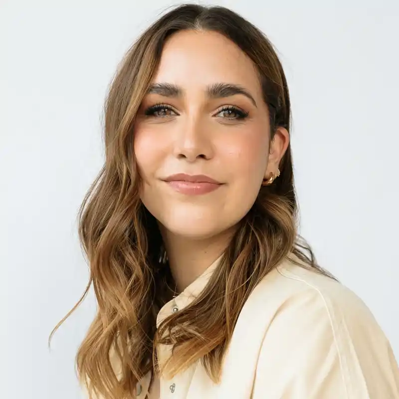 Ingrid Yegros, experta en limpieza: "Deja de utilizar hielo para quitar el chicle de la ropa. Mi truco estrella es coger papel de horno y una plancha para el pelo"