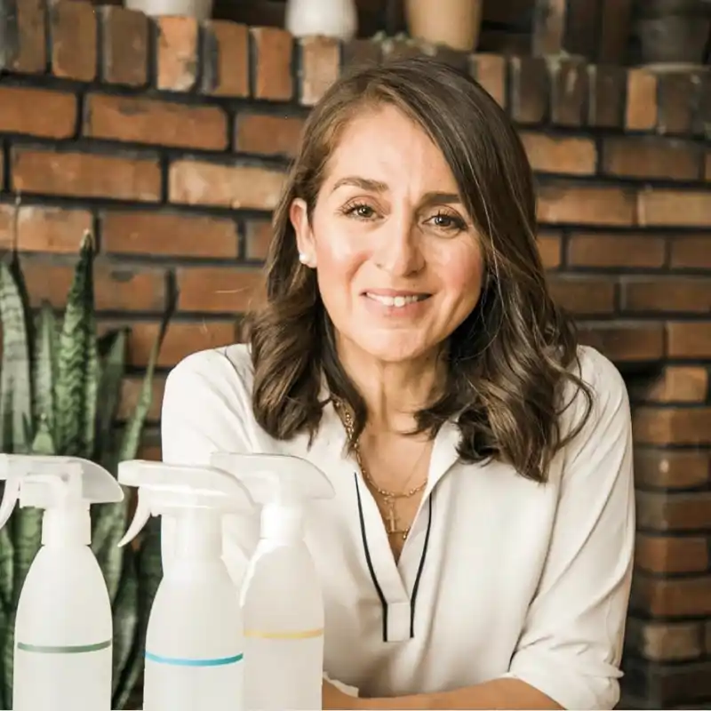 Marcela Barraza, experta en limpieza: "Unas rodajas de limón y agua es todo lo que necesitas para dejar tu horno impecable”