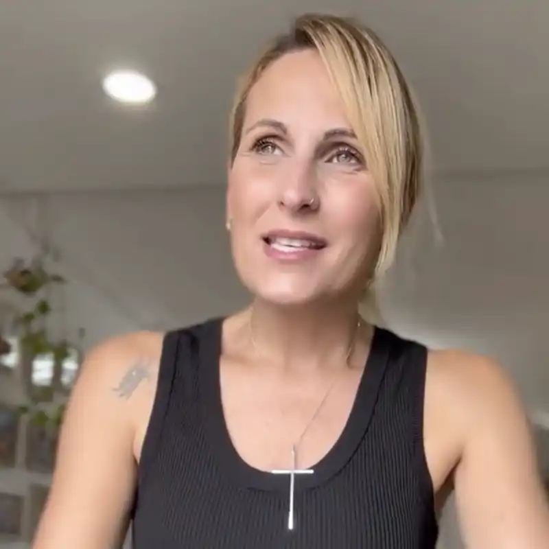 María del Pilar Moncayo, experta en limpieza: “Un poco de laca en un paño de microfibras es mi truco estrella para acabar con el polvo” 