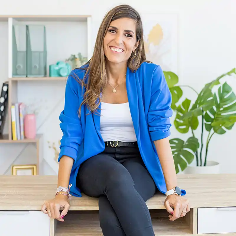 María Zamora, experta en orden: “Tu talla marca el tamaño de tus perchas: si tienes una talla S-M tus perchas deben medir unos 42 cm”