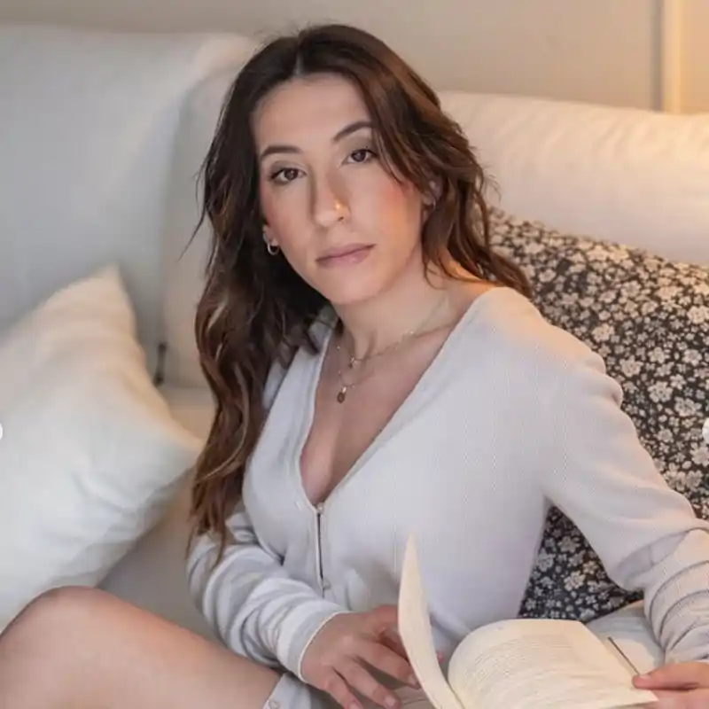Andrea Caaveiro, experta en limpieza: “El champú en seco es mano de santo para limpiar las manchas de tus zapatillas”