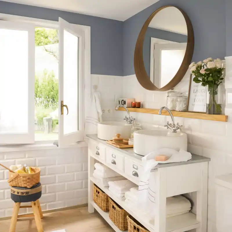 Mi baño parece otro con el nuevo espejo de IKEA: es moderno, de madera y con esquinas redondeadas 